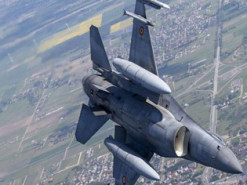 Україна вперше отримала авіатренажер винищувача F-16